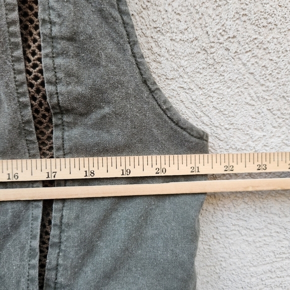 Vintage Cabelas Fishing Vest Mens Medium Khaki Hunting Pockets Outdoors Tactical - Picture 6 of 13